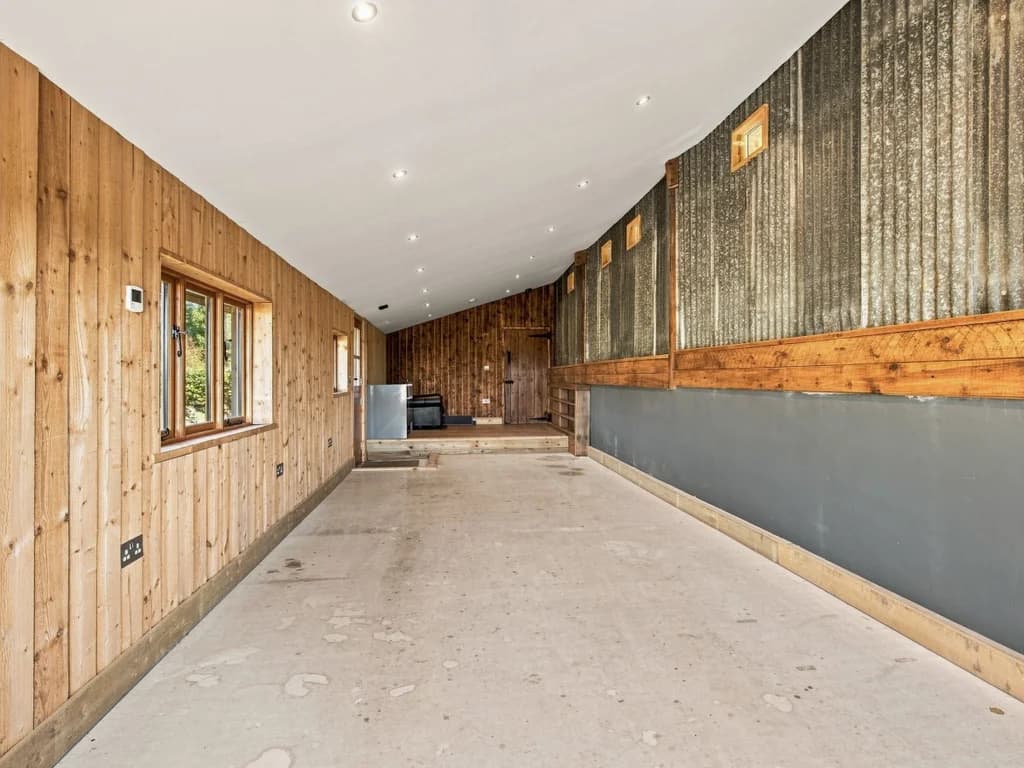 Flexible ancillary space with timber finishes and practical worktops