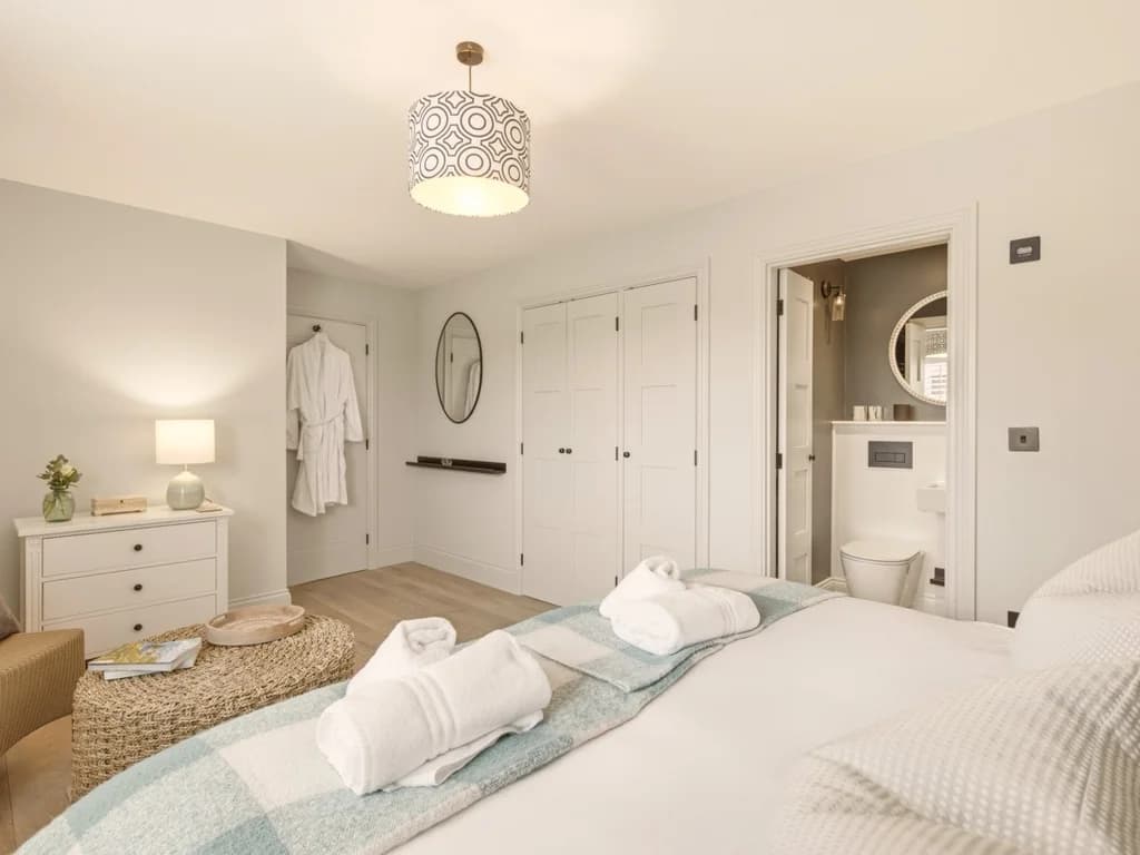 Super king bedroom with en-suite, fitted wardrobes and plantation shutters