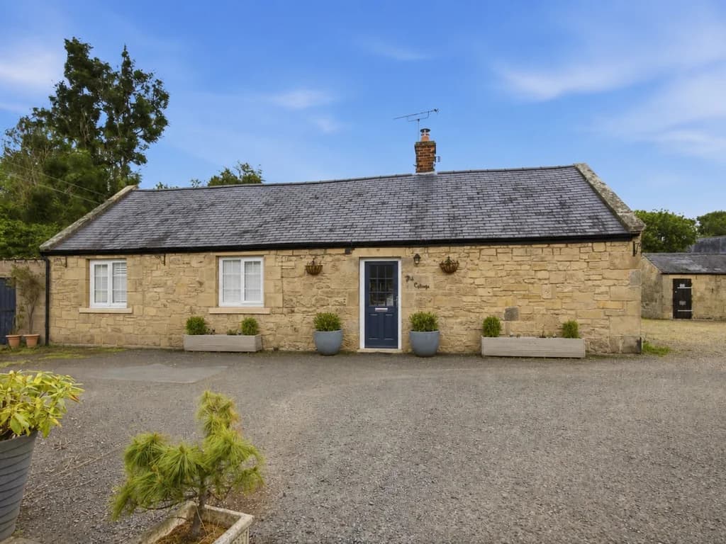 Traditional stone cottage with private parking in the heart of Powburn village