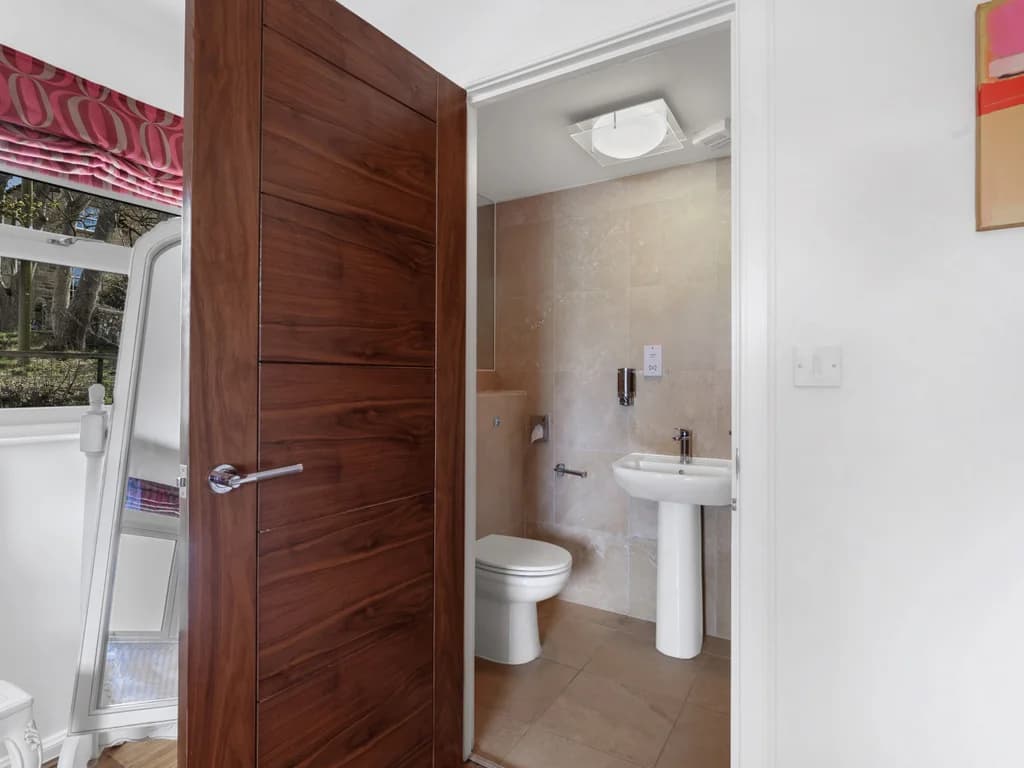 Ensuite shower room with stone-effect tiling