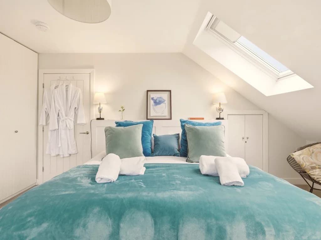 Flexible family bedroom with super king, single bed and fitted wardrobe
