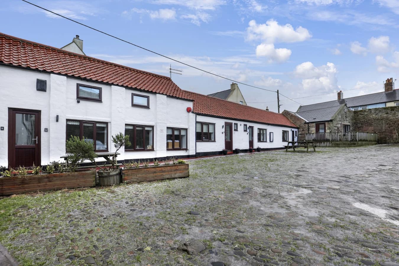 Courtyard setting just moments from Seahouses harbour and beaches