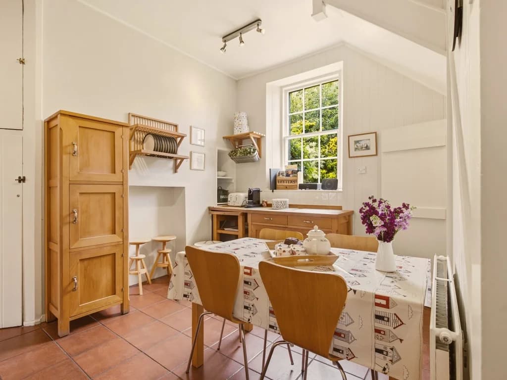 Traditional country kitchen with dining area and handcrafted solid oak furniture