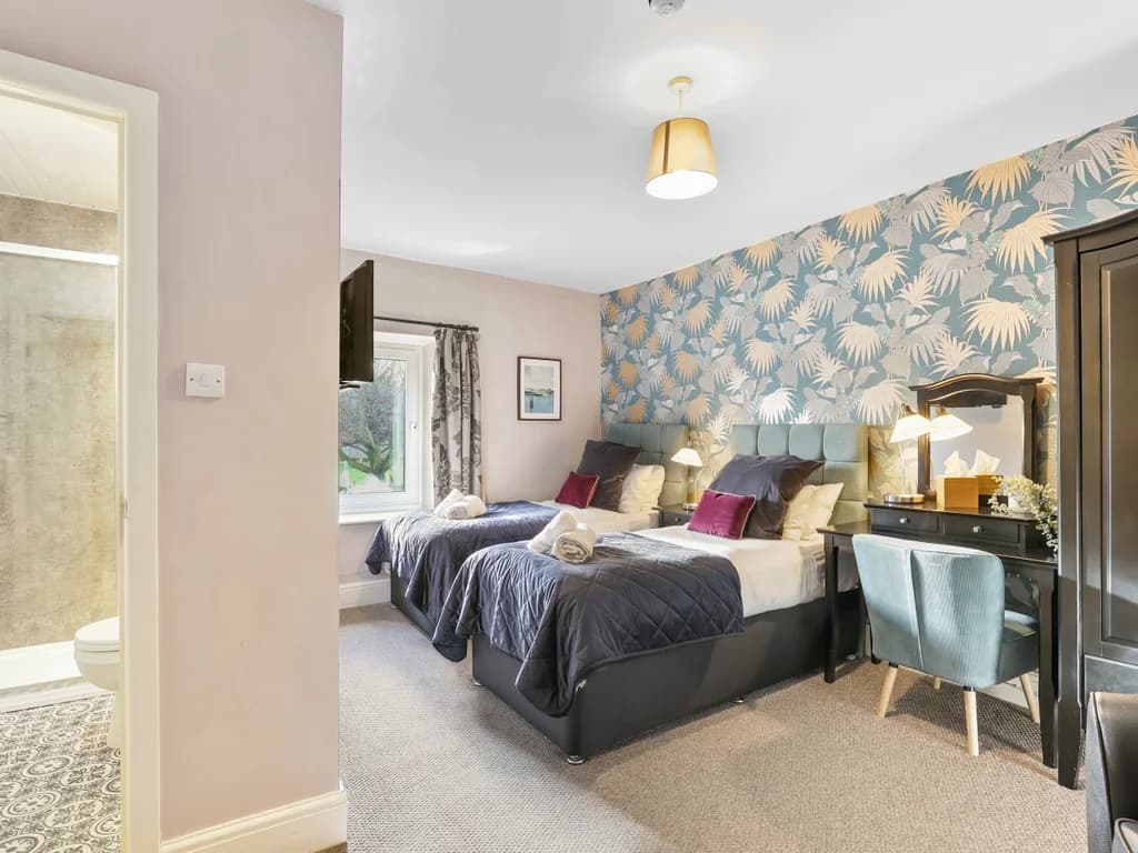 Twin Bedroom