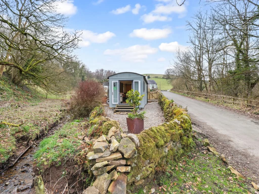 Shepherd’s Hut in a rural setting with private garden