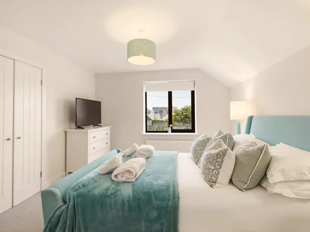 First floor king bedroom with fitted wardrobe, TV and en-suite bathroom