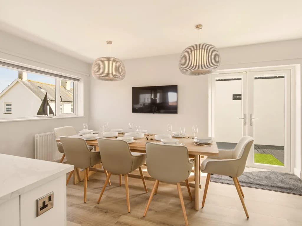 Spacious open-plan dining area perfect for family meals and group gatherings