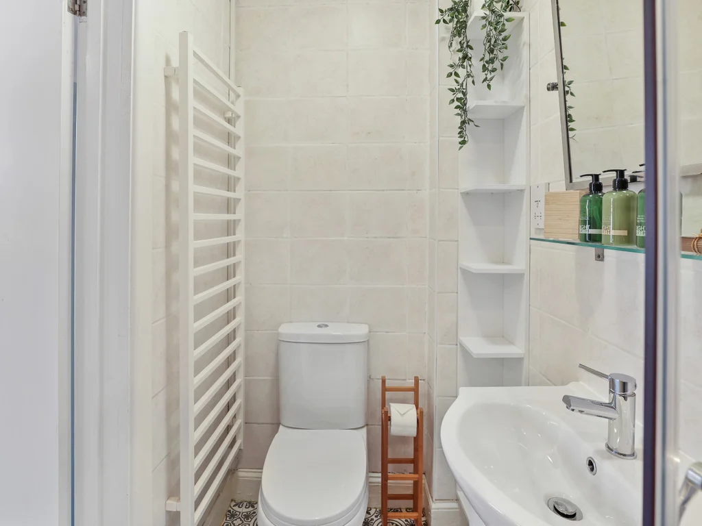 King Bedroom Ensuite