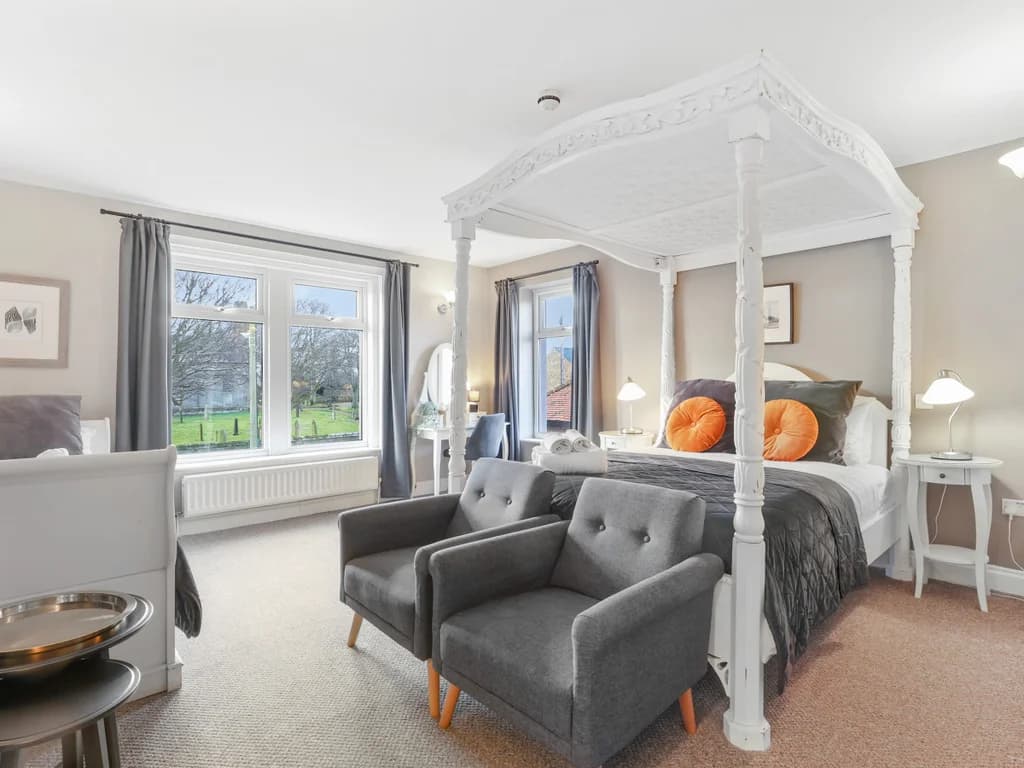 13.1 Bedroom 7.jpg