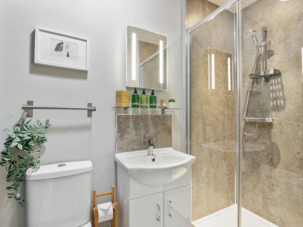 Twin Bedroom Ensuite