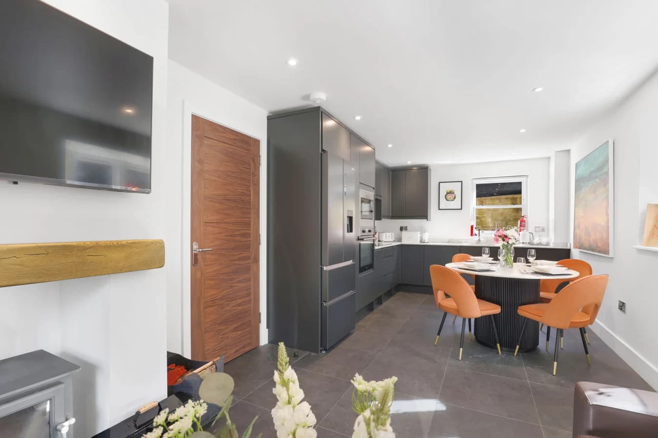 Open-plan living area with kitchen and quartz dining table