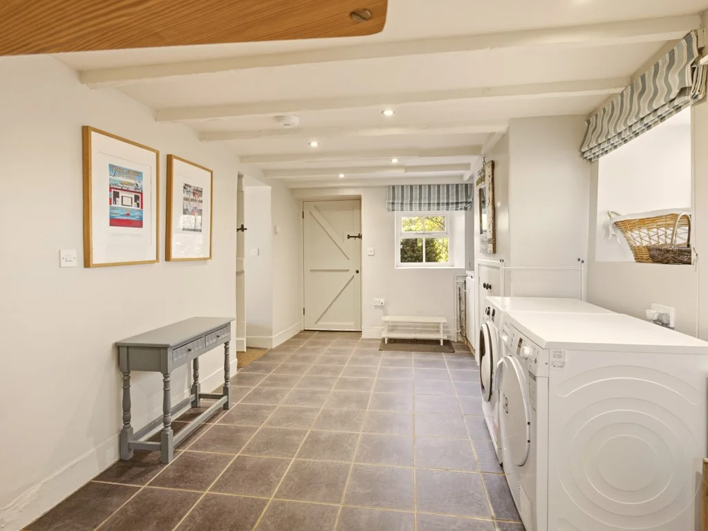 Utility area with washing machine, dryer and practical storage