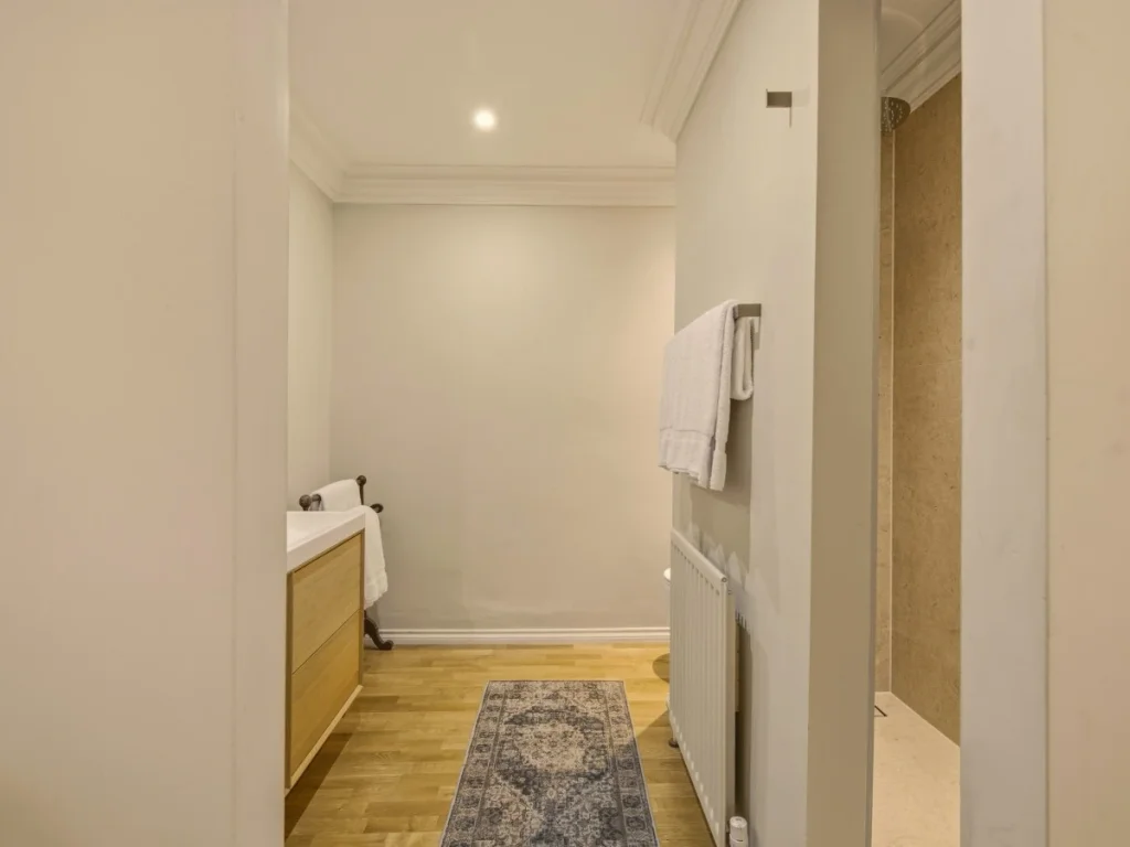 Ensuite
