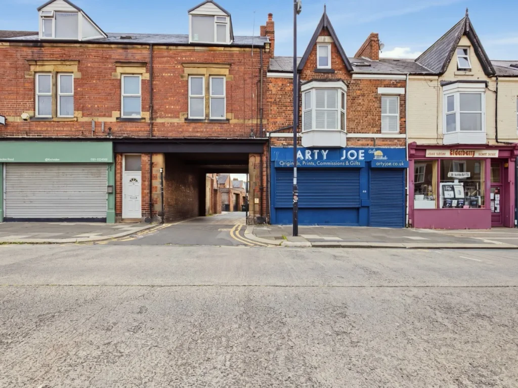 Station Road entrance providing laneway access to Bayline Apartment