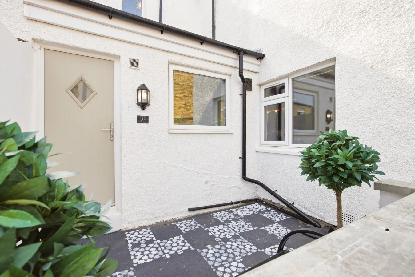 Private entrance with outdoor bench and enclosed patio area