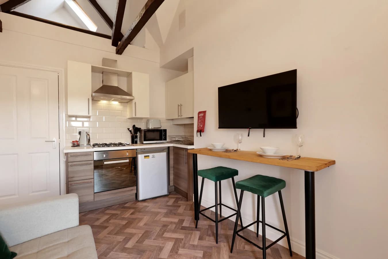 Breakfast bar dining beside Smart TV and fully equipped kitchen